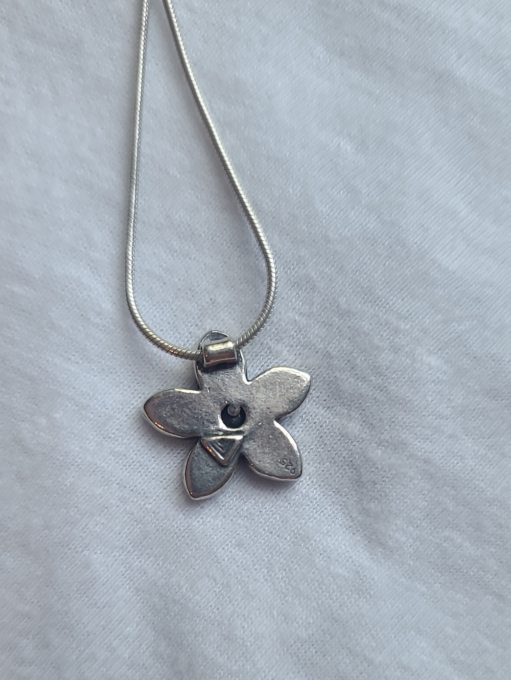 Delicate Silver Flower Pendant Necklace Silpada Design - Picture 2 of 3